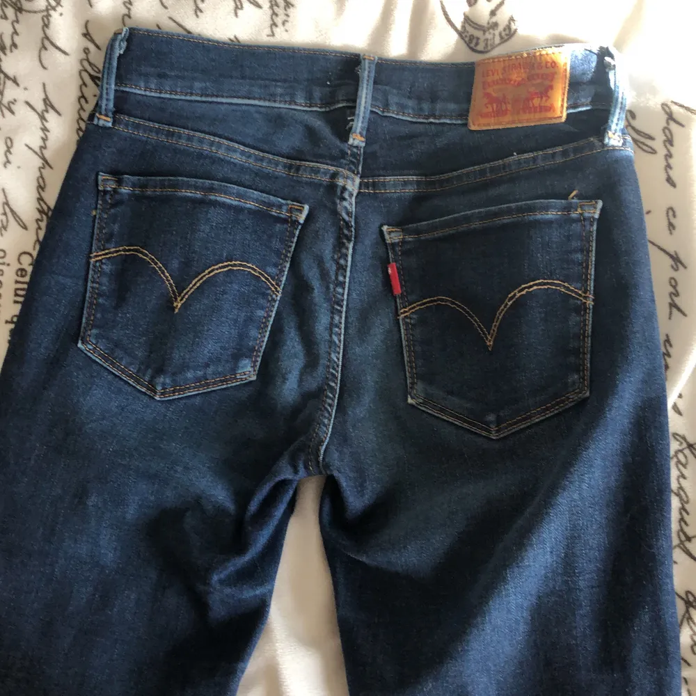 Lågmidjade jeans från levis (modell 710 super skinny) Jag är 165 och gillar längden. Jeans & Byxor.