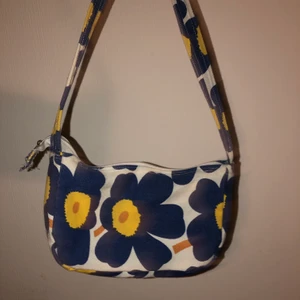 Söt pochette - Världens sötaste pochette väska, samma storlek som den större LV pochette 