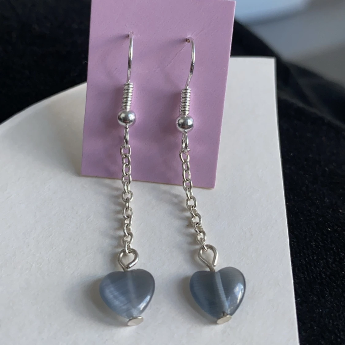 Örhängen med små hjärtan 