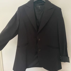 Blazer - En superfin kavaj/blazer från Åhléns. I jättebra skick 👌🏼  stl 40 men passar mig som har stl 36.