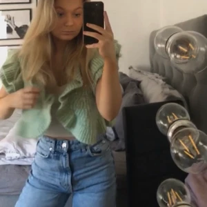 Kofta från Zara - Snygg zara kofta, köpt för 299kr, använd ett fåtal gånger!