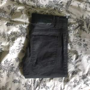 Skinny jeans 26/34 zip low satin 