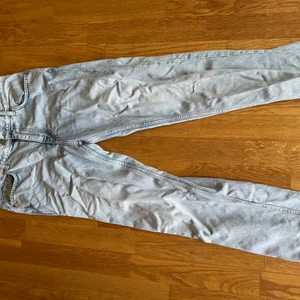 Jeans  - Jeans från bikbok i storlek 29. Kan mötas upp i Storvreta eller så står köpare för frakt!