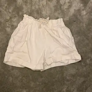 Zara shorts vita endast använda en sommar st 152 passar xxs/xxxs