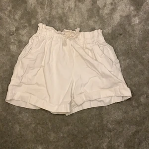 Zara shorts vita - Zara shorts vita endast använda en sommar st 152 passar xxs/xxxs