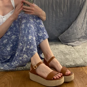 Sandaler - Skor från Lulus, Använda ett fåtal gånger, Inget att anmärka, Storlek 38, Vet ej Material, 