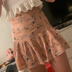 Kjol  - kjol från nelly, som helt ny, använder inte längre 💞💞 stl 34 men passar även M