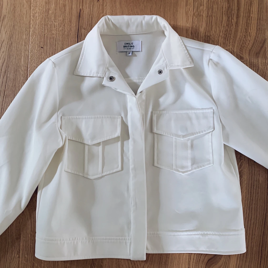 Tunn vit jacka