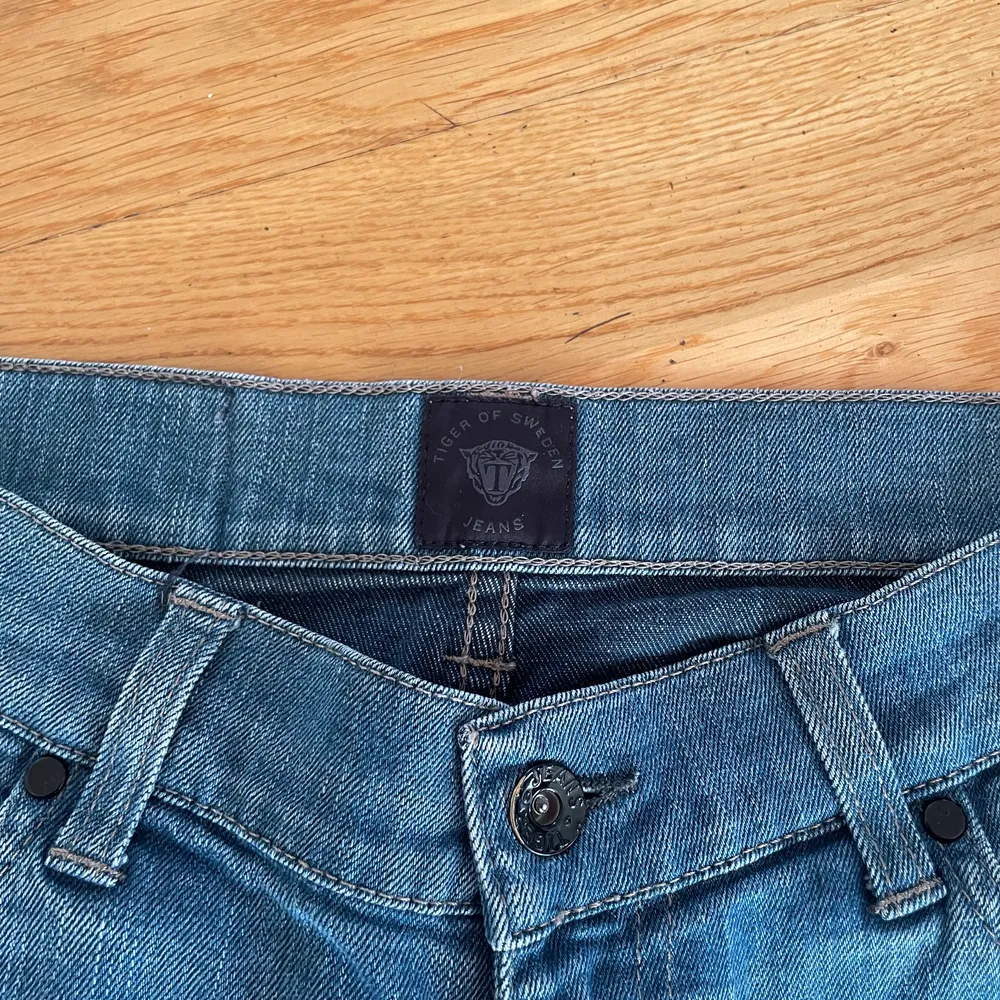 Blåa lågmidjade jeans från tiger of Sweden💕. Jeans & Byxor.