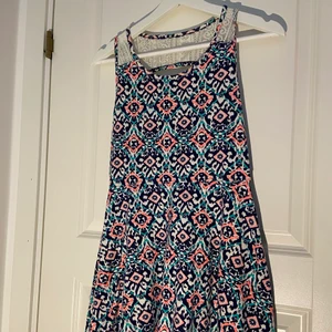 Jättesöt klänning - Säljer en jättesöt klänning i pastellfärger från usa. Skriv vid frågor eller intresse ❤️❤️