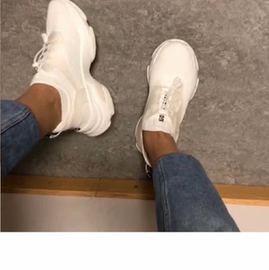 Steve madden skor storlek 38 - Hej jag säljer mina steve madden skor, i storlek 38. jag köpte dem på zalando för 1095kr för cirka 2 månader sen Har använt skorna cirka 4 gånger. Dem är jätte fina men dem är för små för mig. Säljer för 550 kr