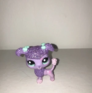 Little pet shop  - Säljer mina gamla petshops. Dom har gått upp i värde eftersom att det inte går att få tag på längre, men jag har valt att sälja dessa för 15 kronor styck. Hör av dig om du är intresserad💕 köparen står för frakten, olika pris beroende på hur många du köper.