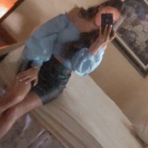 Blå top  - Jätte fin blå top som passar till sommaren, passar nästan alla storlekar från xs till M