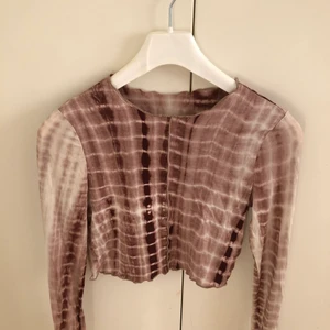 Tröja - Knappt använd därför säljer jag den vidare!