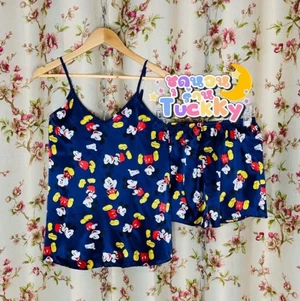 Satin pyjamas - Nya Satin pyjamas i Storlek 32-38, finns i olika färgar. ⭐️⭐️ Super fin och skön material, passar perfekt för sommar 💕🤩 Mötas upp i Stockholm eller frakt tillkommer 