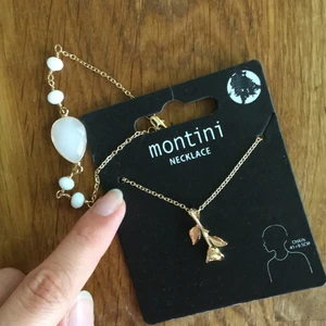 Diverse smycken - Armband med vita pärlor och halsband med rosberlock säljes för 10kr/st, helt oanvända! HALSBANDET SÅLT!