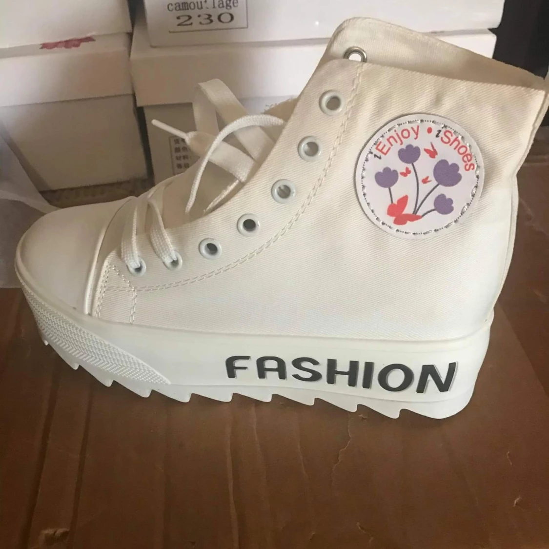 Både i svart o krämvita. - 90