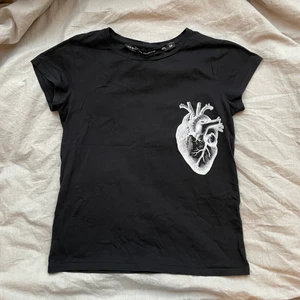 T-shirt med tryck - T-shirt från Lager 157 i strl XS o fint skick 🦋 Fraktas spårbart för 51 kr 🖤