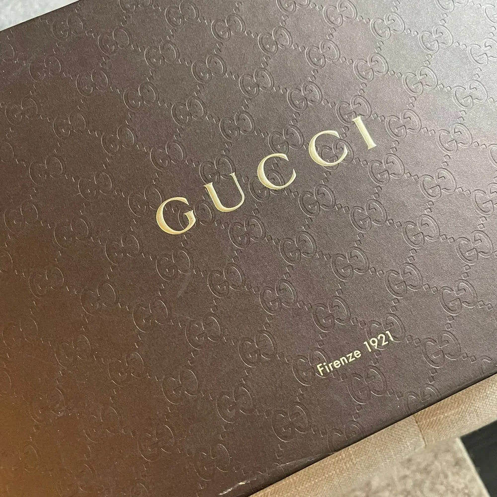 These are original Gucci heels and have been worn once to a wedding. They have minor marks and the bottom of the shoes is of course used. These come in original package and extra heel studs. Happy to send more photos if needed. . Skor.