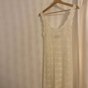 Stickad klänning  - Superfin stickad klänning perfekt för typ stranden eller andra tillfällen