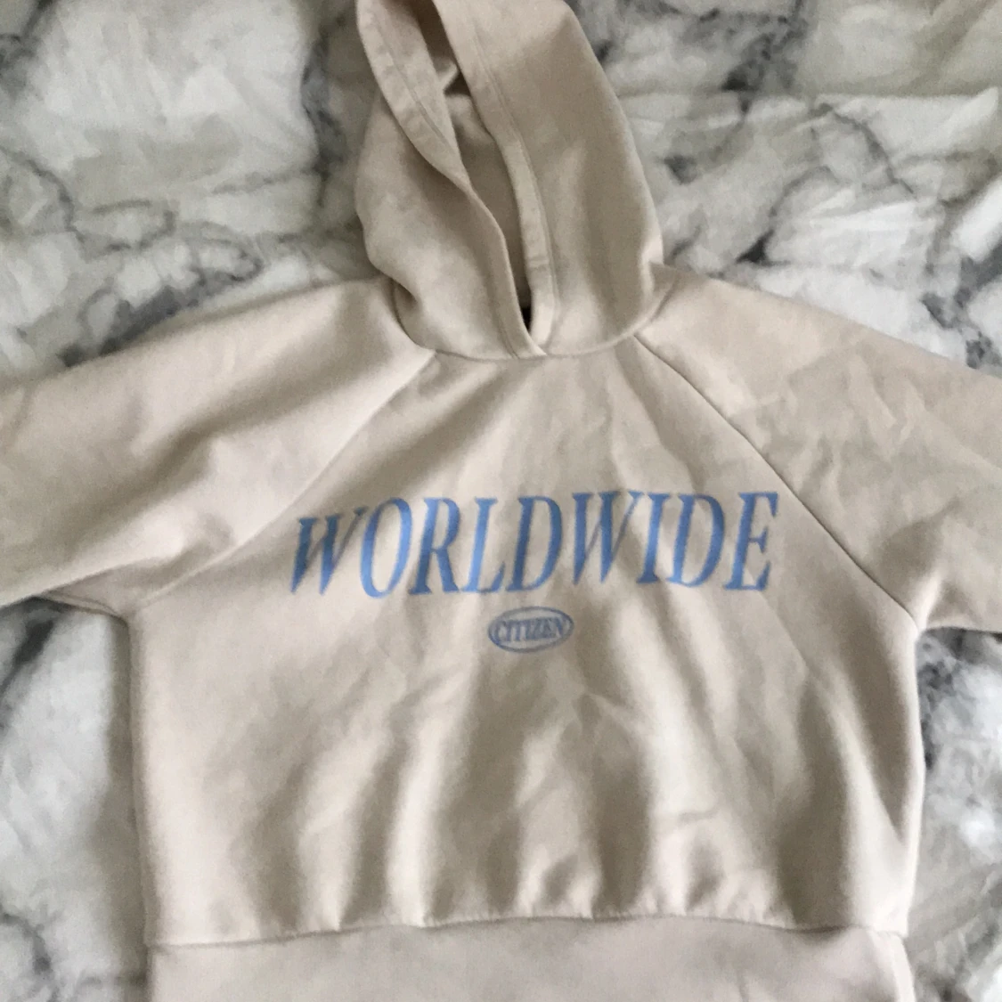 Collage Hoodie från Gina Tricot - 90