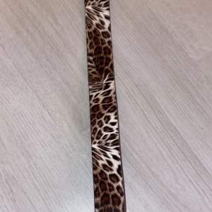 supersnyggt leopard mönstrat skärp som tyvärr inte kommer till användning längre :( köparen står för frakten och swishar innan plagget skickas! 💌