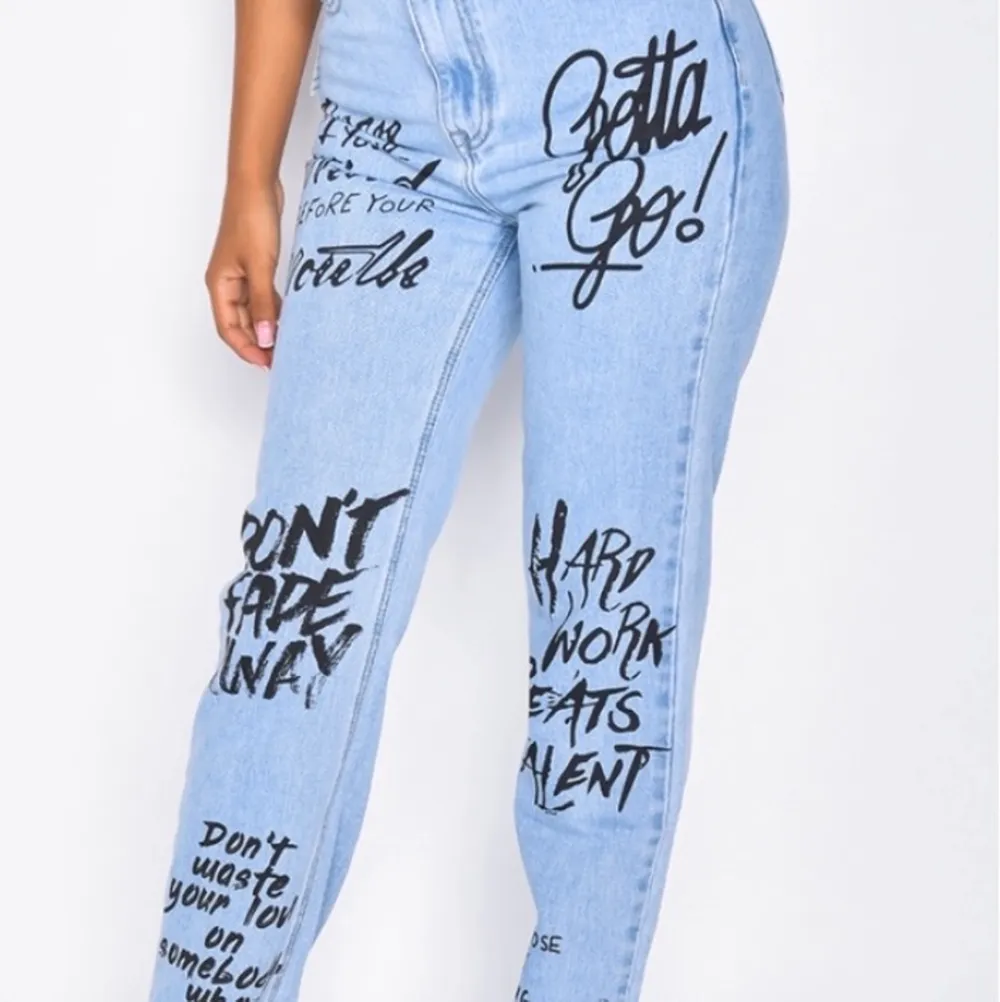 Säljer dessa supersnygga jeans från jeansindustry pga fick de i fel storlek.  Storlek S/36 passar även XS. . Jeans & Byxor.