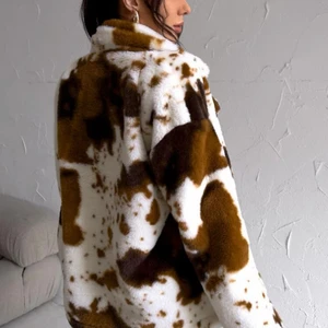 Kofta med ko mönster - Oanvänd.