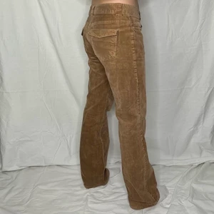 Manchesterbyxa - Midjemått: 40 cm Innerbenslängd: 77 cm Ytterbenslängd: 102 cm ⭐️ Kontakta oss via DM på vår Instagram @reloved_uf om du är intresserad!