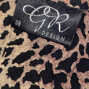 Leopard tröja  - Använt 1 gång, storlek 38