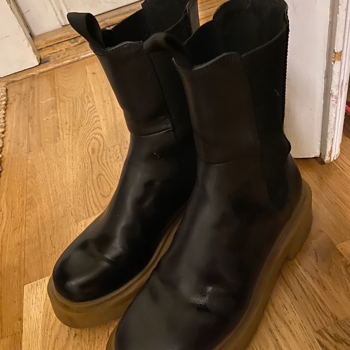 Supersnygga chelseaBoots från HM stlk 37