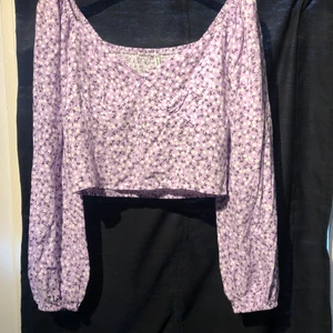 Jättefin tröja - Oanvänd jättefin tröja från newyorker. Storlek L. Säljer pga inte min stil. Nypris 169kr. Kan skickas och då står köparen för frakten 