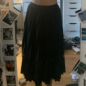 Plisserad kjol med mesh - Plisserad kjol med mesh i slutet❤️