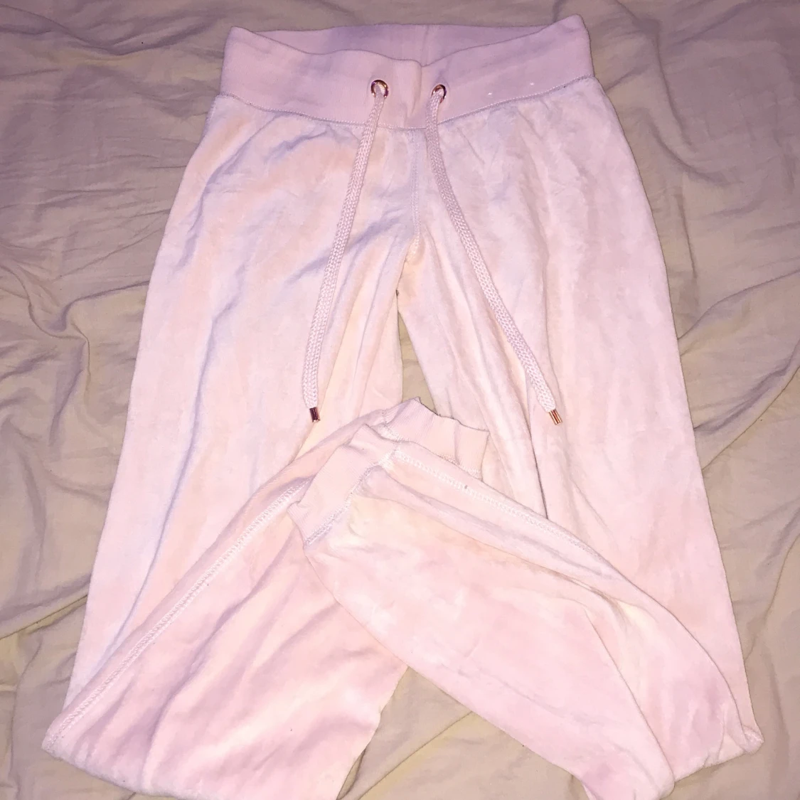 Ljus rosa mjukis byxor från Cubus!