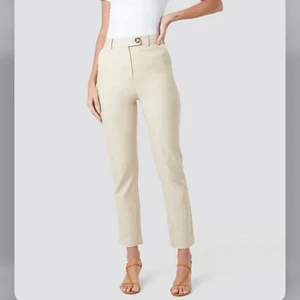 Nakd linne byxor - Jättefina linnebyxor från Nakd som inte säljs längre. Oanvända då de är försmå för mig.