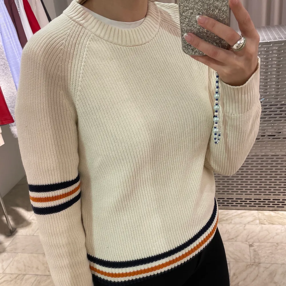 White knit jumper from Arket. Only worn a couple times. . Tröjor & Koftor.
