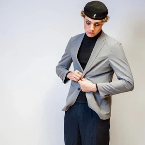 Kavaj - Väldigt stilig grå kavaj i Storlek L