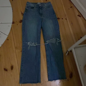 Jeans storlek 36 - Jeans från lager 157 i storlek 36, säljer då dom inte kommer till användning har använd en gång så dom är som nya, skriv privat vid intresse💗