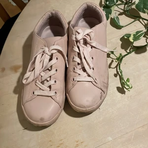 Skor Monki storlek 38 - Sneakers från Monki storlek 38