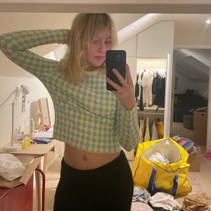 Zara tröja  - Säljer denna jätte snygga zara tröja som inte sälja längre,köpare står för frakt!💕 i ny skick, priset går att förhandla  