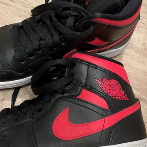 Jordan skor!! - Säljer dessa skor då jag ej använder de tillräckligt. De är knappt använda, endast 4 gånger. Väldigt bra skick och de är slutsålda på Zalando.