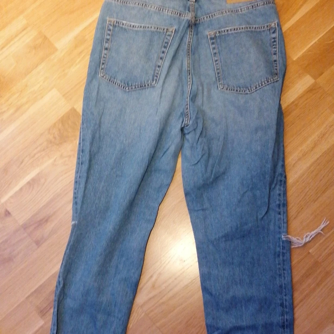 Mörkblå oanvända jeans.  - 91