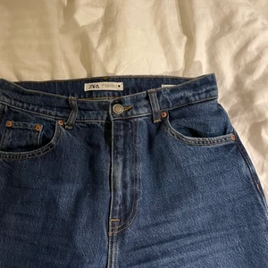 Zaras the 90’s full length jeans - Som nya! Jag är 172 cm lång och de är bra i längd på mig