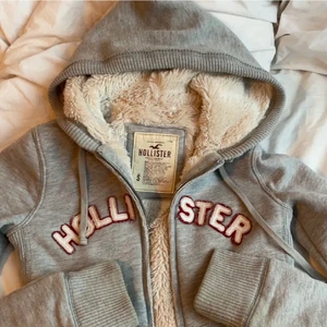 Kofta  - Har ingen användning av den så bestämde mig för att sälja den. Har aldrig använt den och är jätte mjuk på insidan. 