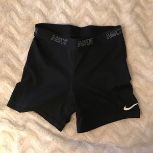 Nike shorts  - Shorts från Nike. Passar både S och M