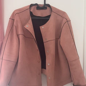 Jacka ifrån zara  - Storlek L men mer som M, jätte fin 