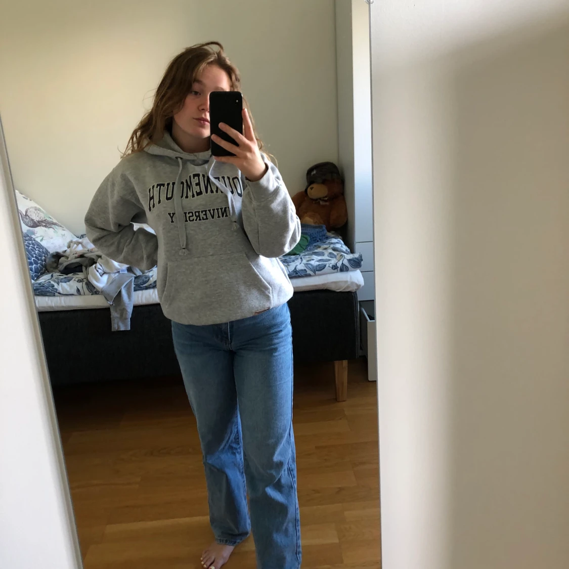 Grå hoodie ’bournemouth university’