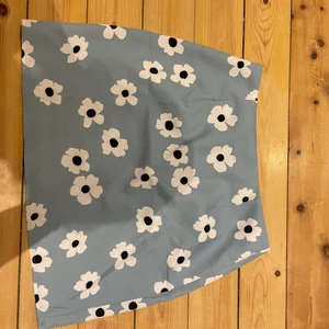 Trendig kjol  - Super snygg kjol köpt från Shein. Strl L men sitter mer som en M. Aldrig använd! 