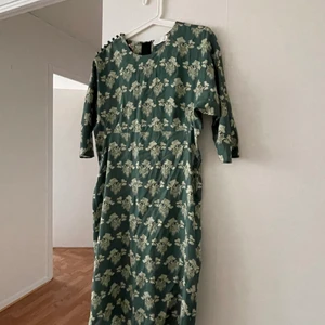 Noa Noa klänning  - On this note Noa Noa klänning, super snyggt, i storlek 36. Använd en gång 