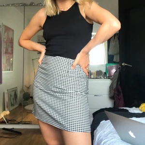 Rutig kjol - Rutig vintage minikjol!! Superfin men lite liten för mig nu! 